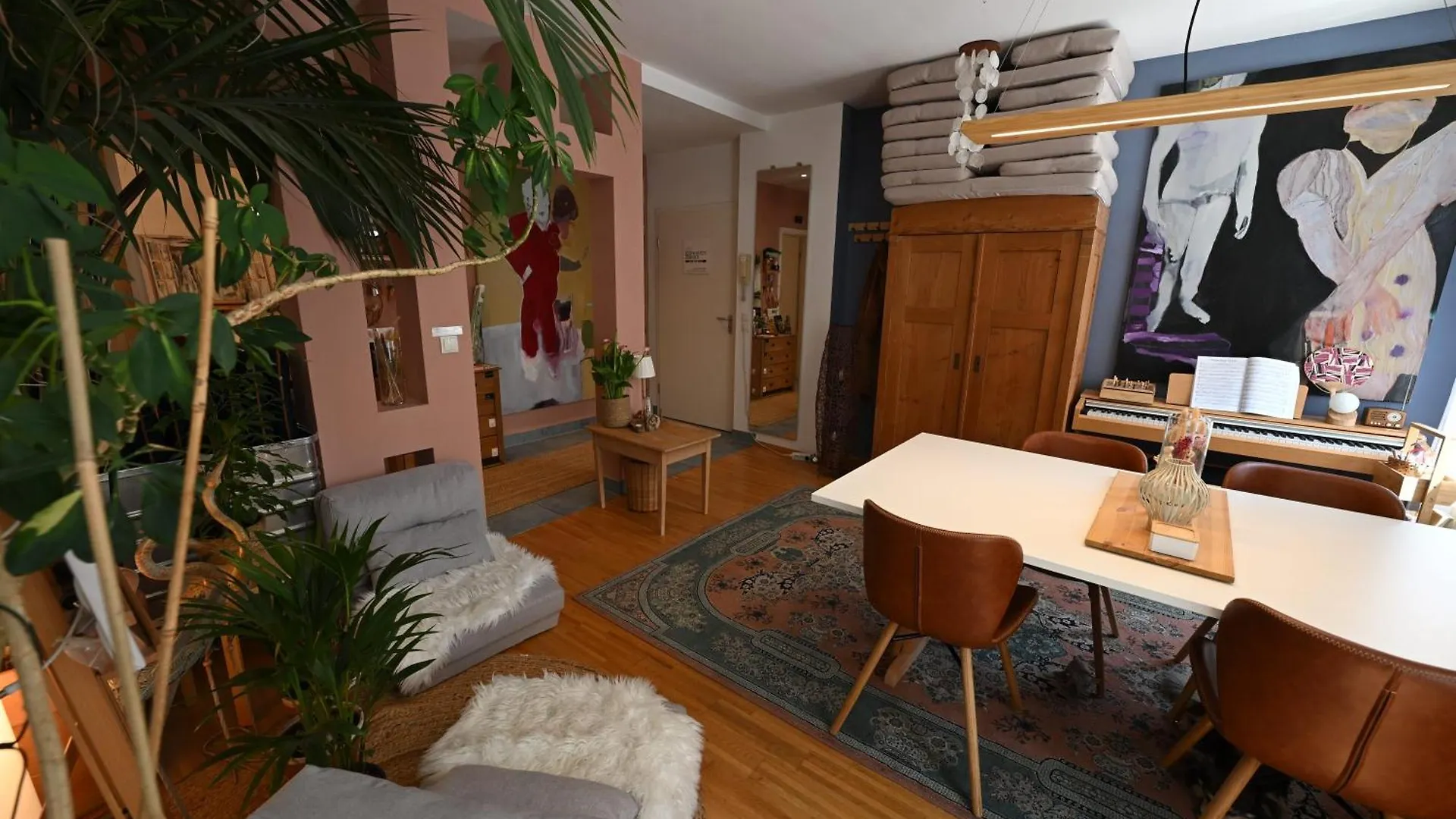 Апартаменты Atelier Leonhardszimmer - Tolle Location In Stuttgarter Innenstadt